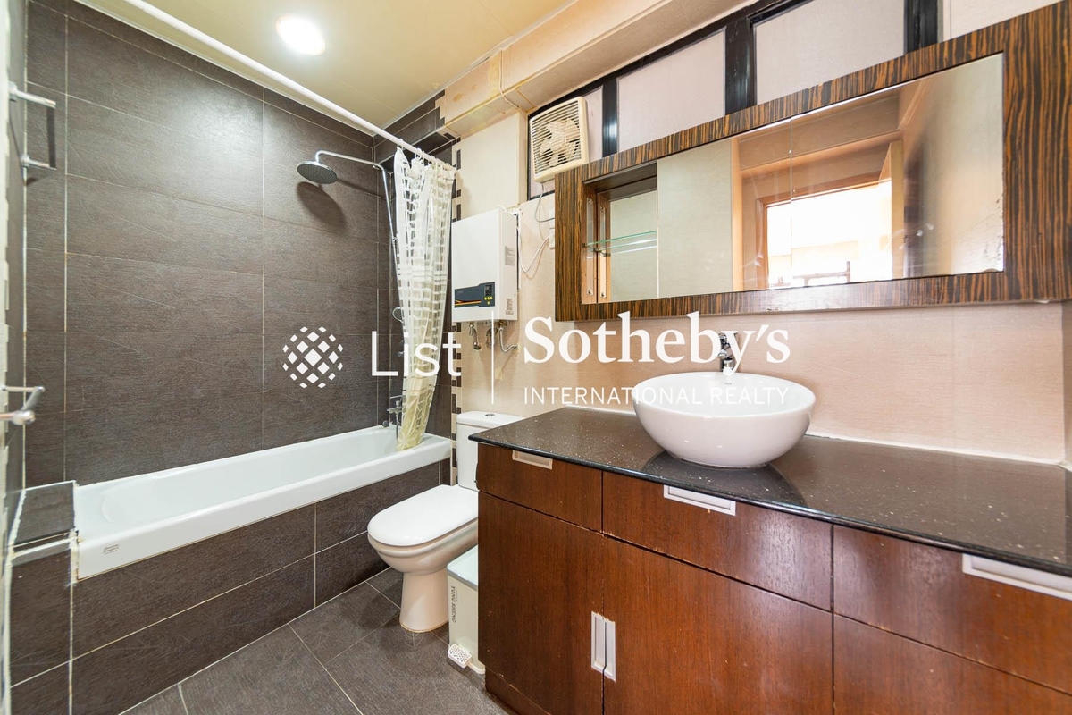 San Francisco Towers 金山花园 | Master Bathroom