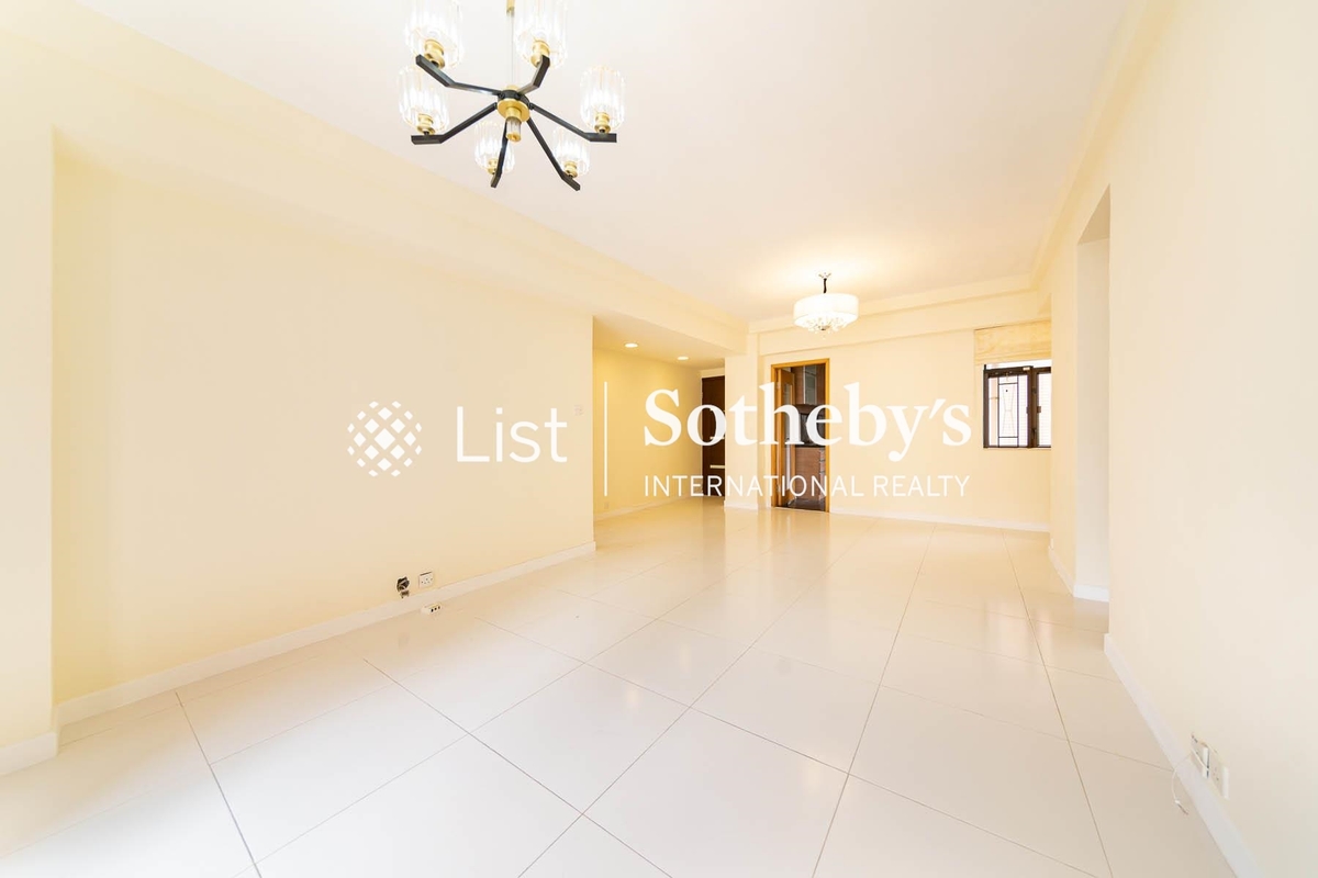 San Francisco Towers 金山花园 | Living and Dining Room