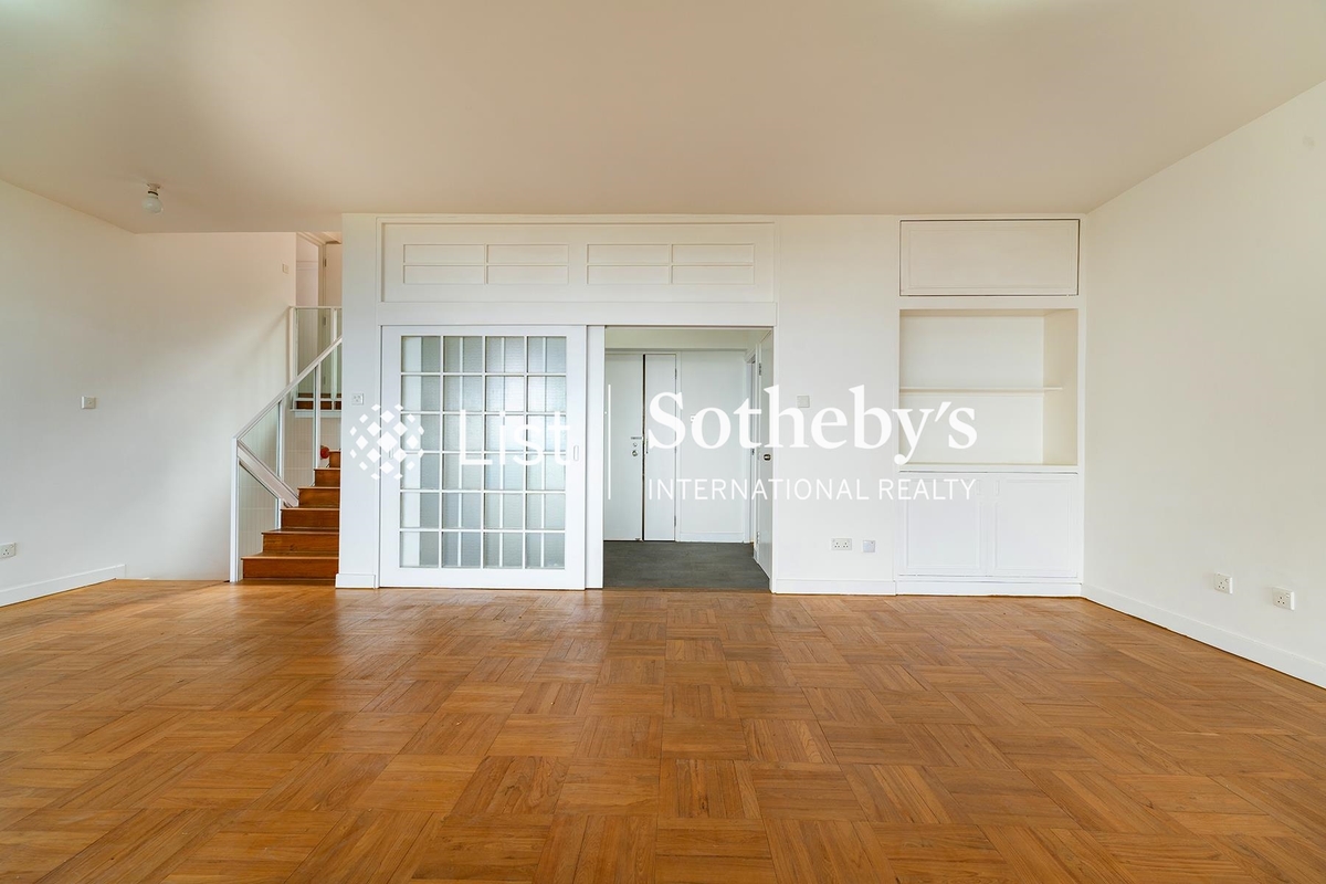 Tam Gardens 譚亦衡樓 | Living and Dining Room