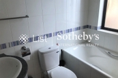 Manly Mansion 文麗苑 | Guest Bathroom