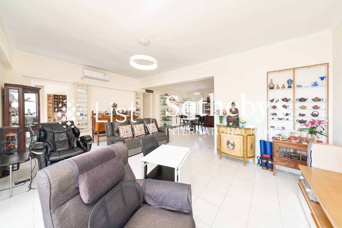 Sea Cliff Mansions 海峰園 | Living and Dining Room