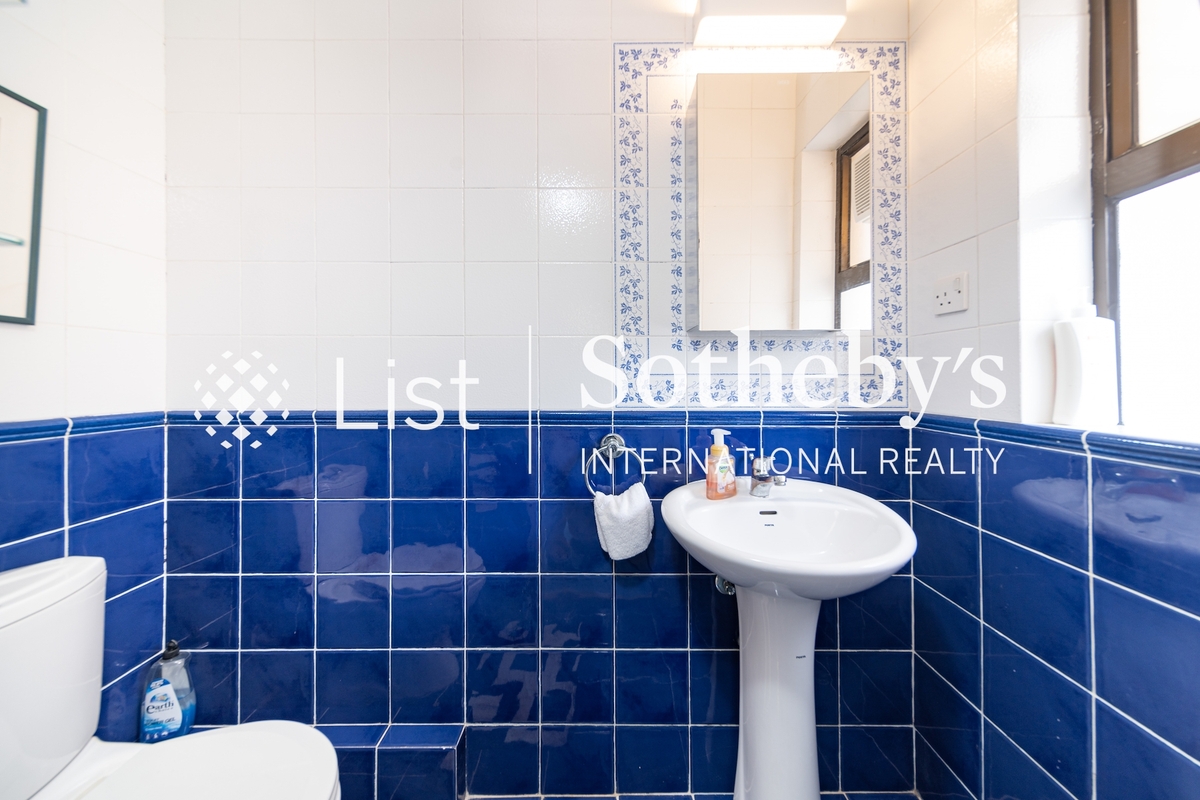Sea Cliff Mansions 海峰園 | Third En-suite Bathroom