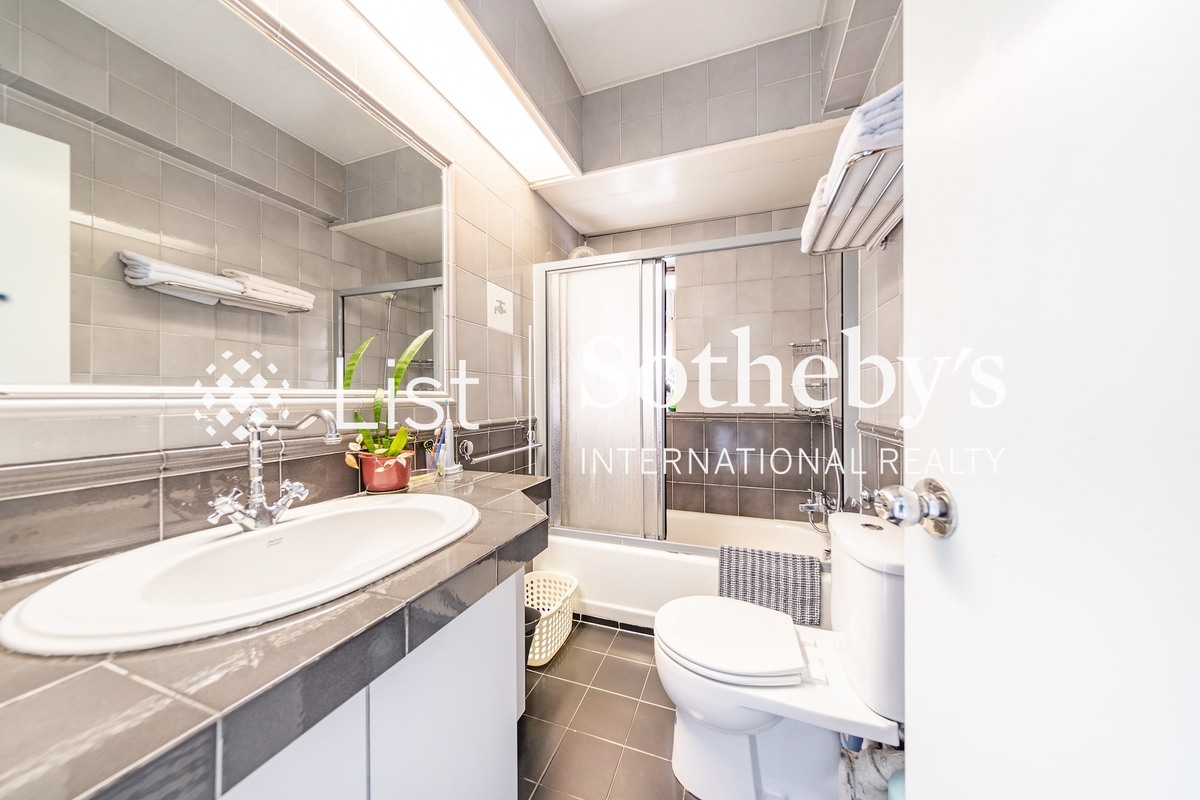 Sea Cliff Mansions 海峰園 | Second En-suite Bathroom
