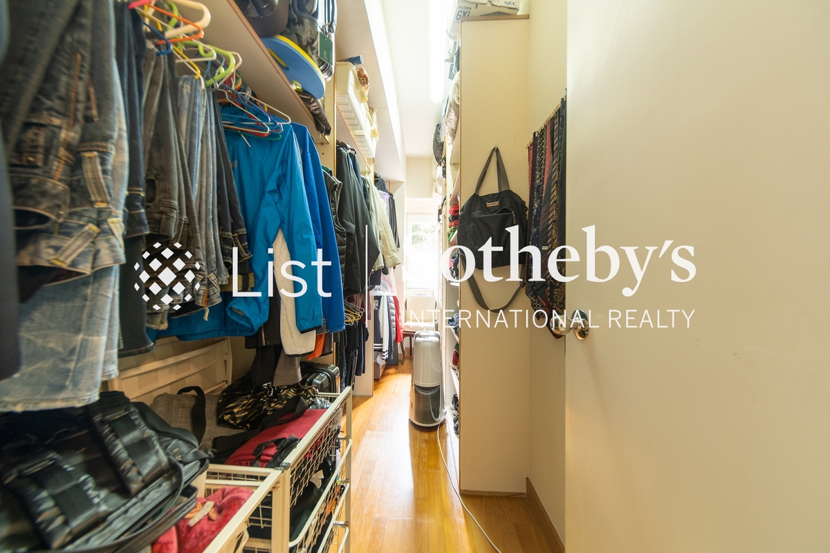 Sea Cliff Mansions 海峰園 | Walk-in Closet