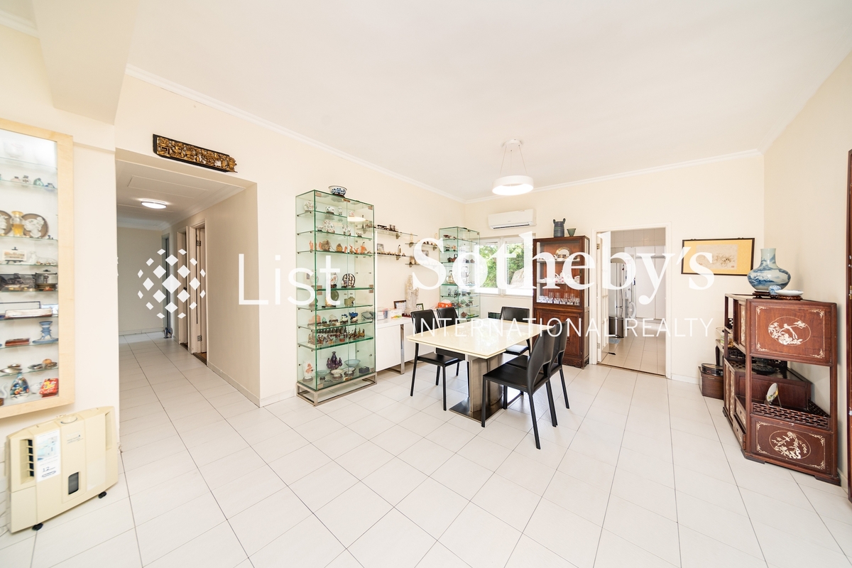 Sea Cliff Mansions 海峰園 | Living and Dining Room