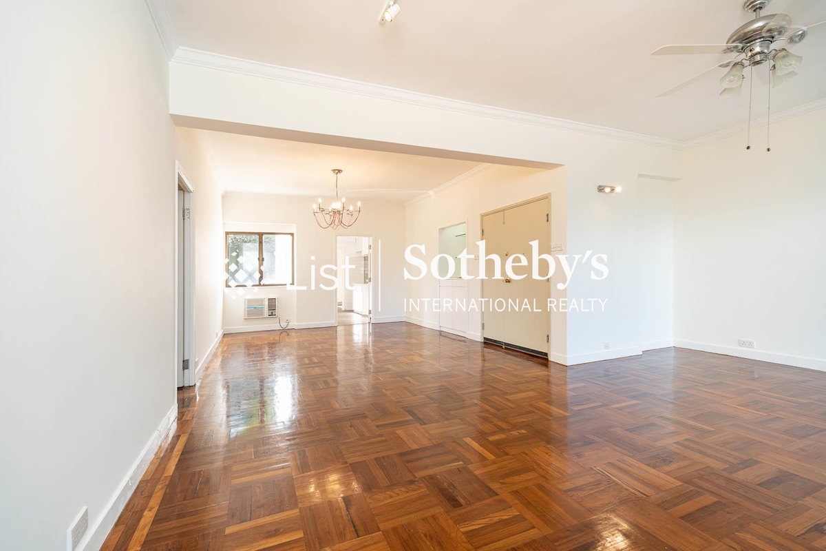 Sea Cliff Mansions 海峰園 | Living and Dining Room