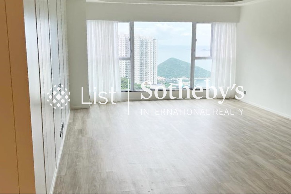 Sea Cliff Mansions 海峰園 | Living and Dining Room