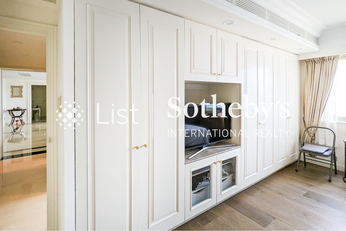 Hong Kong Garden 香港花園 | Built-in Wardrobe in Master Bedroom 