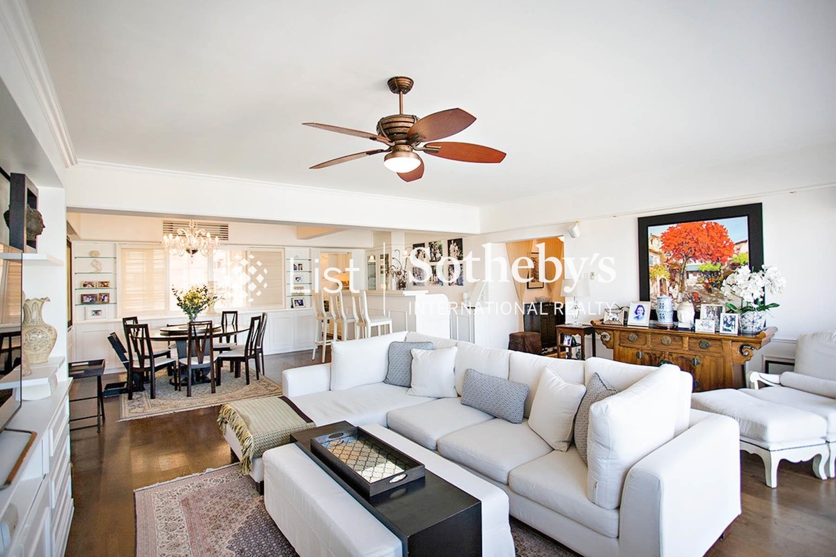 Hong Kong Garden 香港花園 | Living and Dining Room