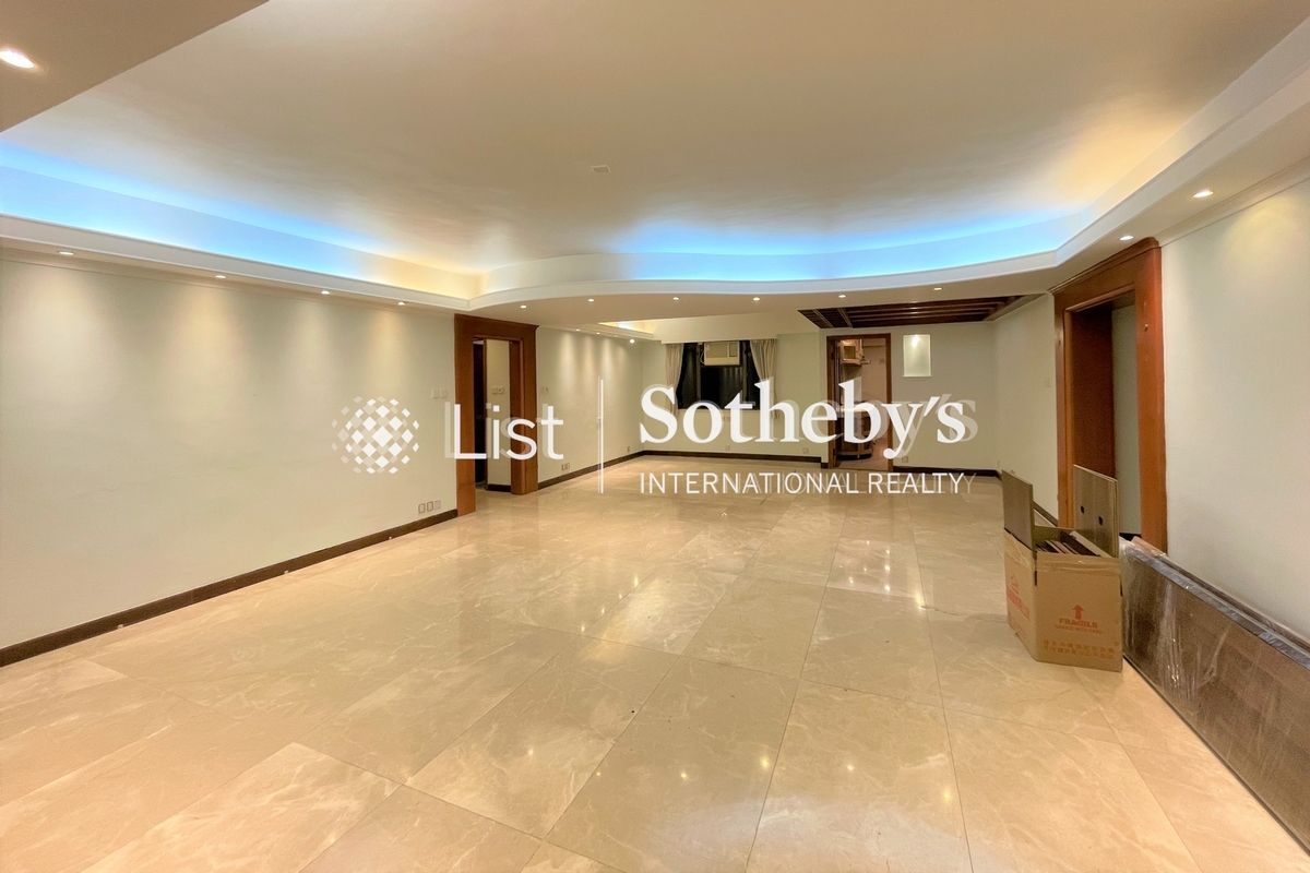 Hong Kong Garden 香港花園 | Living and Dining Room