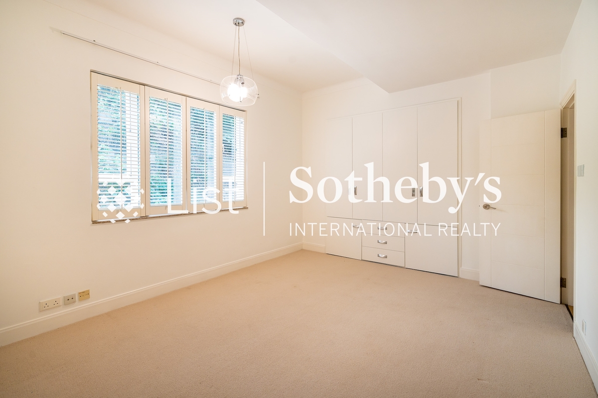 Repulse Bay Mansions 淺水灣大廈 | Built-in Wardrobe in Fourth En-suite Bedroom 