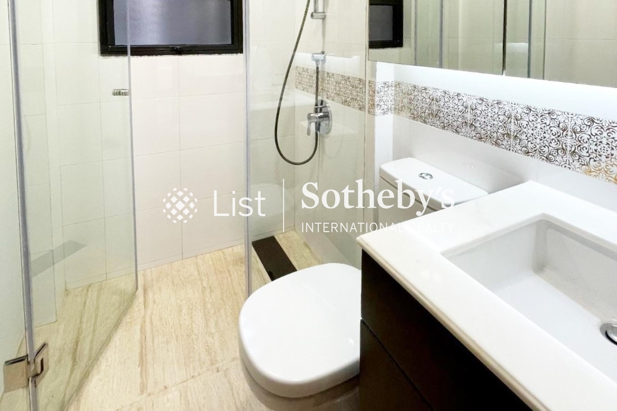 The Babington The Babington | Guest Bathroom