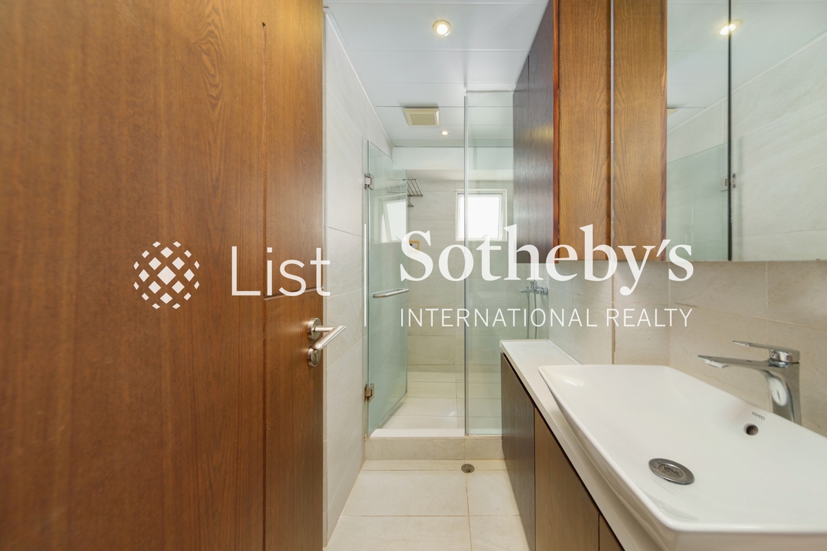 King's Court 景緻閣 | Master Bathroom