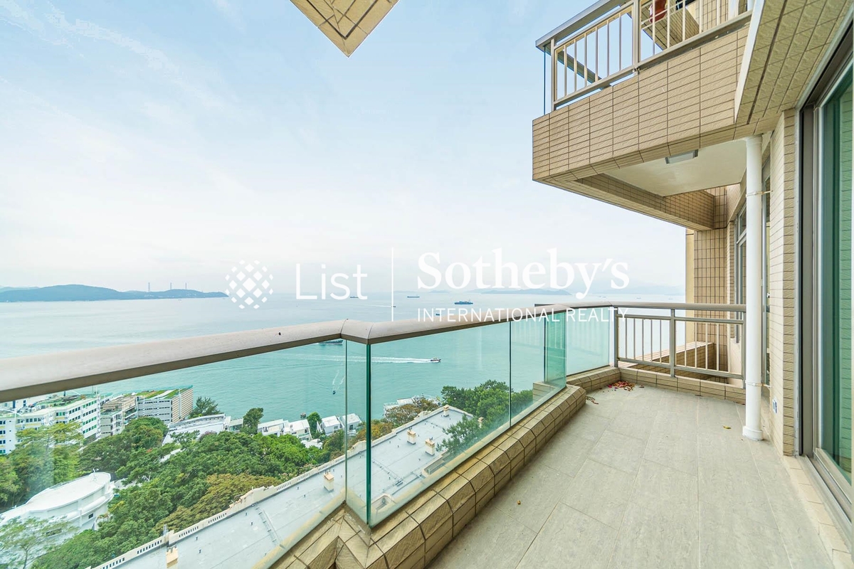 Villas Sorrento 御海园 | Balcony off Living and Dining Room