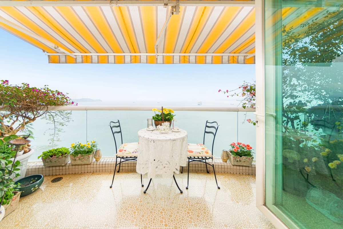 Villas Sorrento 御海园 | Balcony off Living and Dining Room