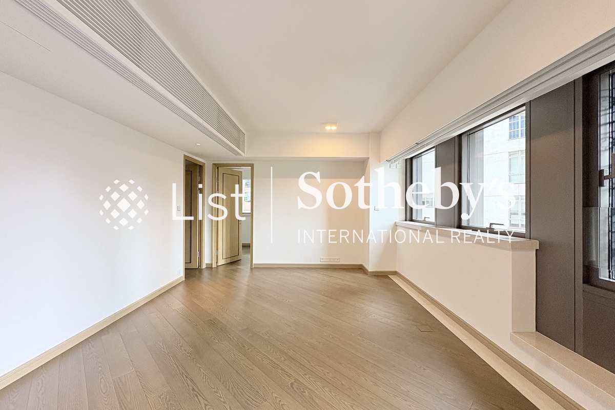 3 Macdonnell Road 麥當勞道3號 | Living and Dining Room