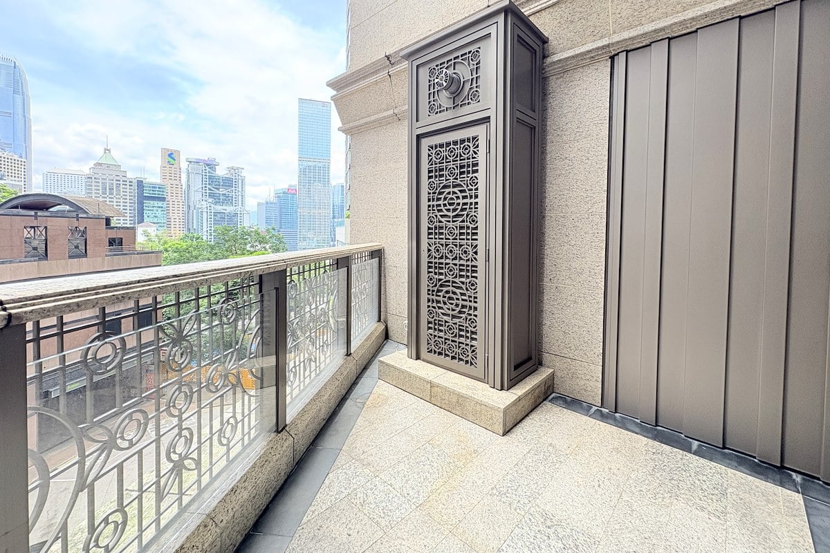 3 Macdonnell Road 麥當勞道3號 | Balcony off Living Room