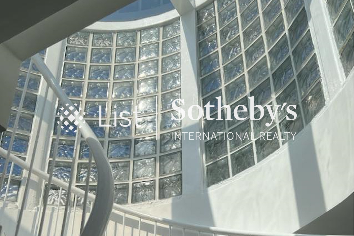 Bayview Court 碧海閣 | Internal Staircase to Private Roof Terrace