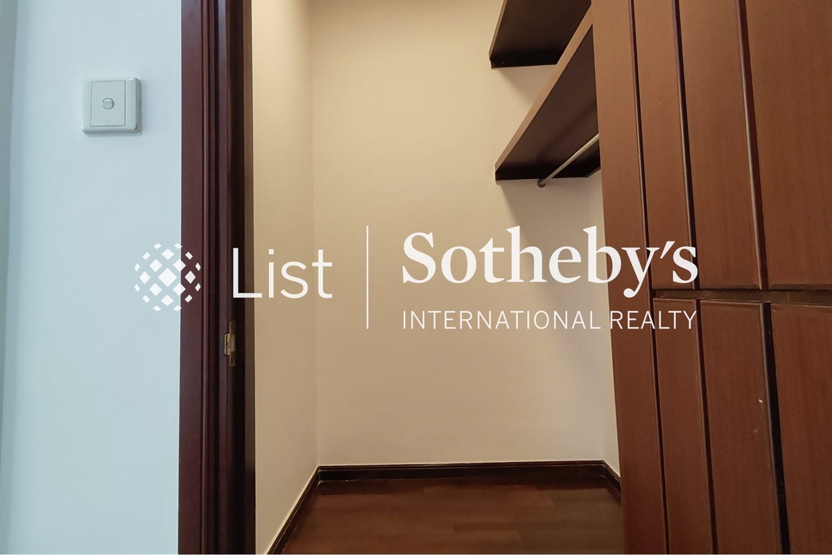 98 Repulse Bay Road 淺水灣道98號 | Walk-in Closet in Master Bedroom 