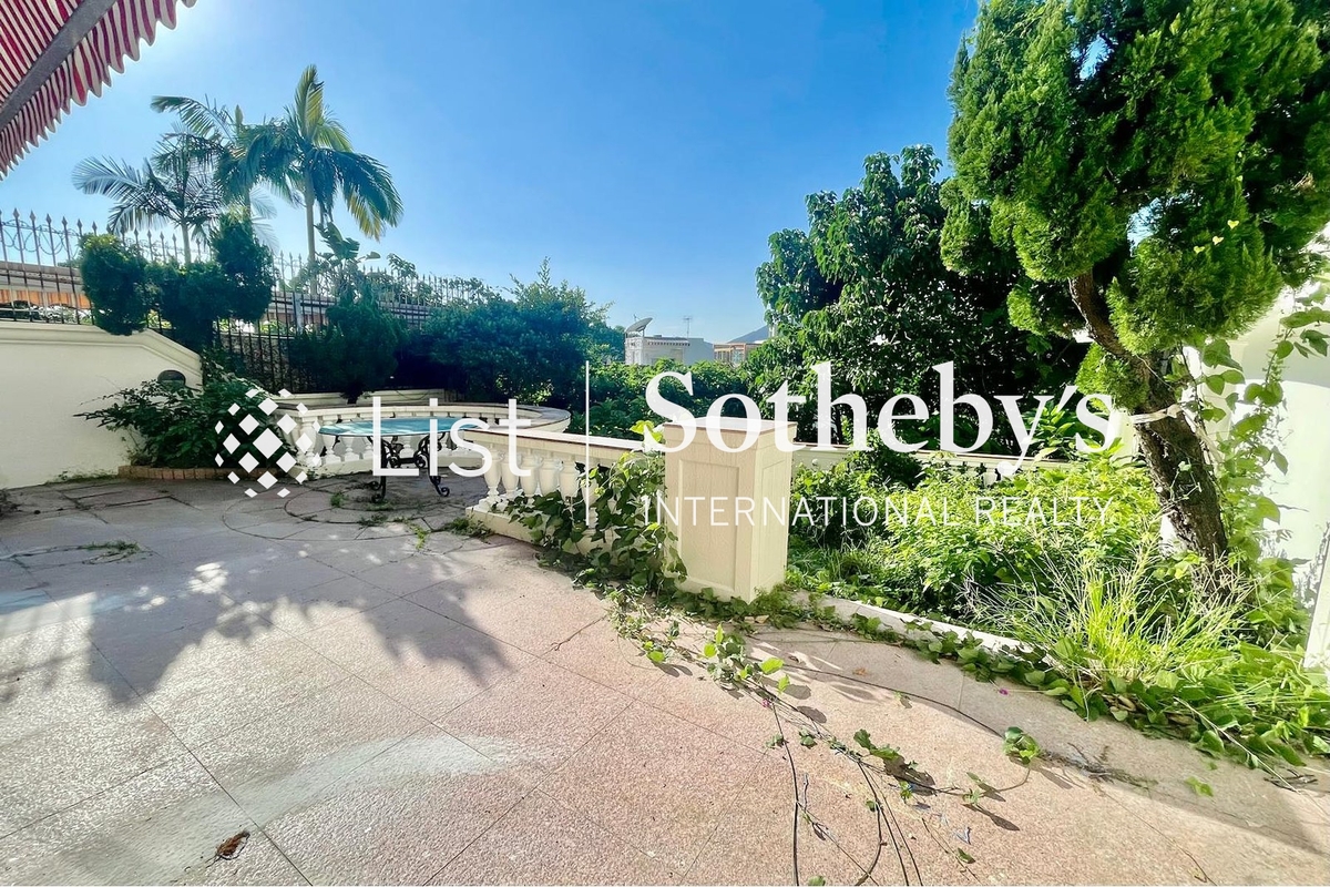 Villa Corniche 康芷苑 | Private Terrace off Living Room