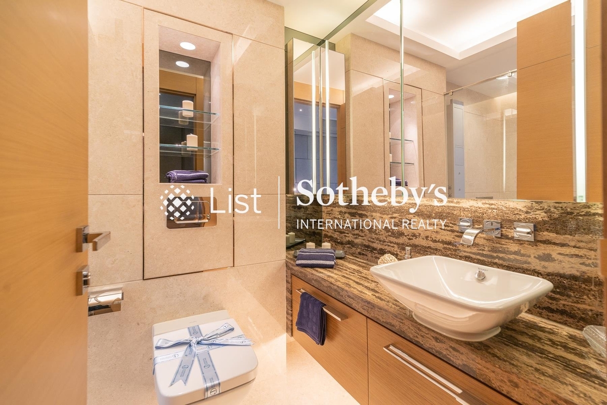 Josephine Court 秀樺閣 | Master Bathroom