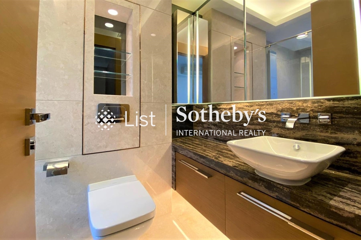 Josephine Court 秀樺閣 | Master Bathroom