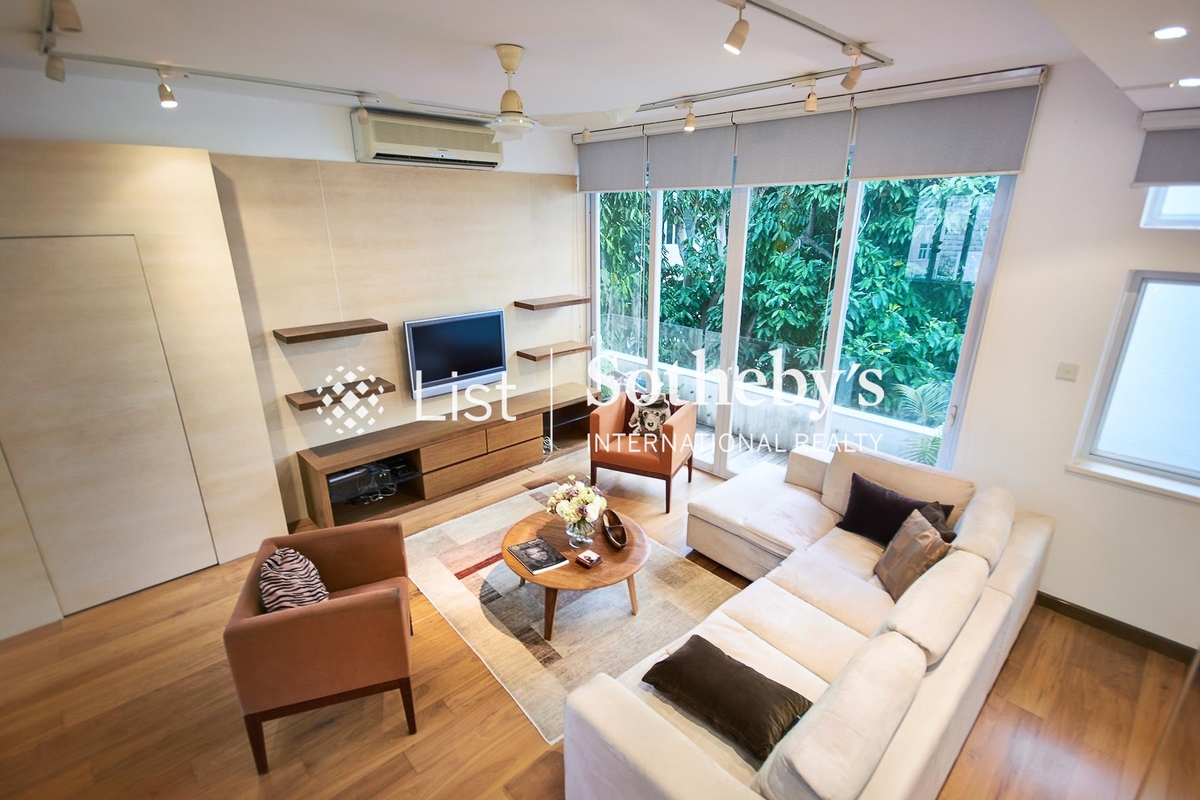 No. 6-12 Crown Terrace 冠冕臺6-12號 | Living and Dining Room