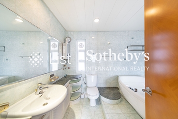 Summit Court 雲峰大廈 | 