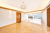 Summit Court 雲峰大廈 | Living and Dining Room