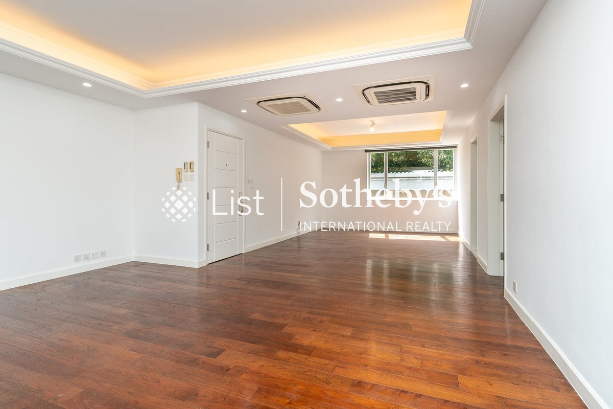 Pine Villa 翠屋 | Living and Dining Rooms