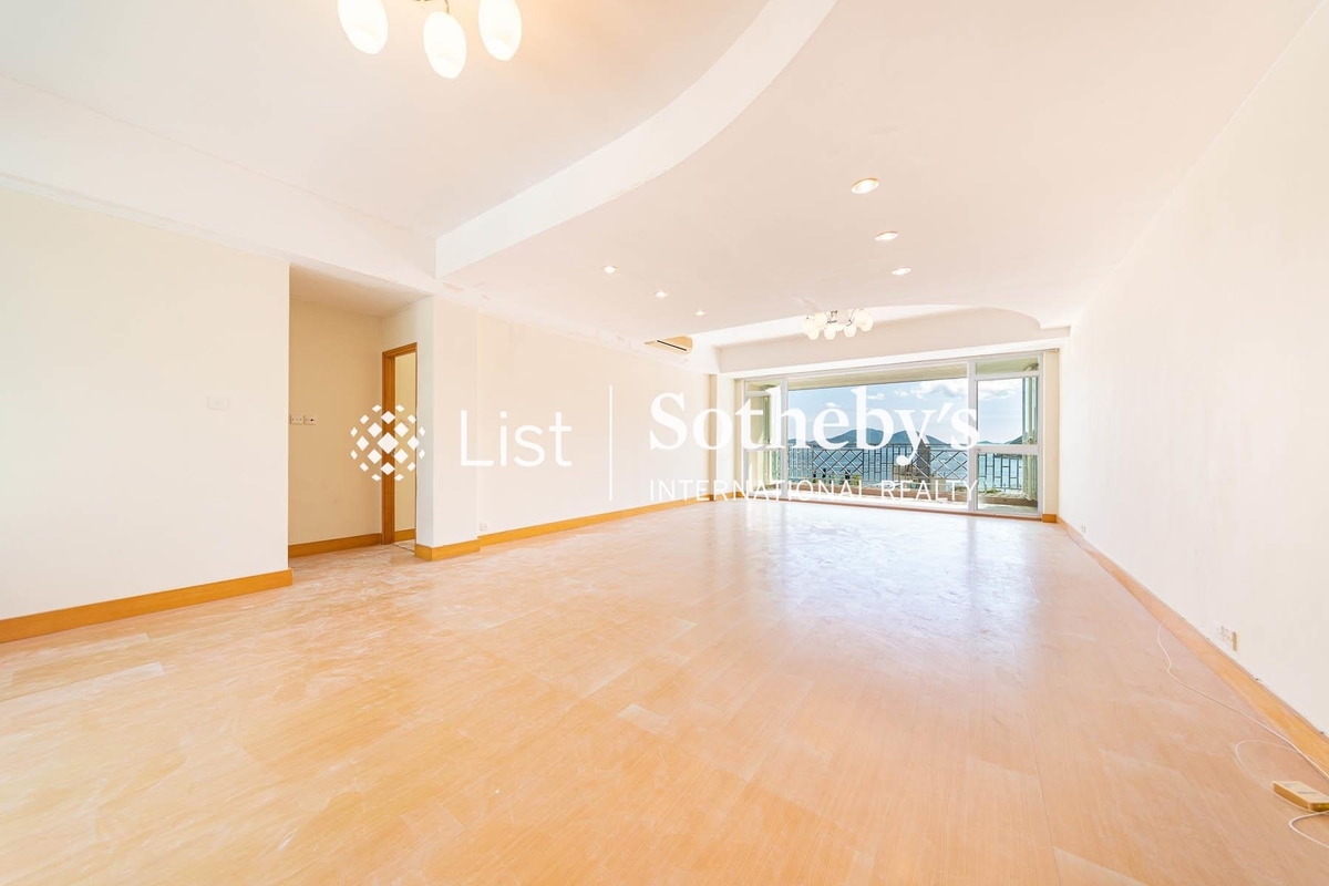 Riviera Apartments 海灘公寓 | Living and Dining Room