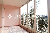 Riviera Apartments 海灘公寓 | Balcony off Living and Dining Room