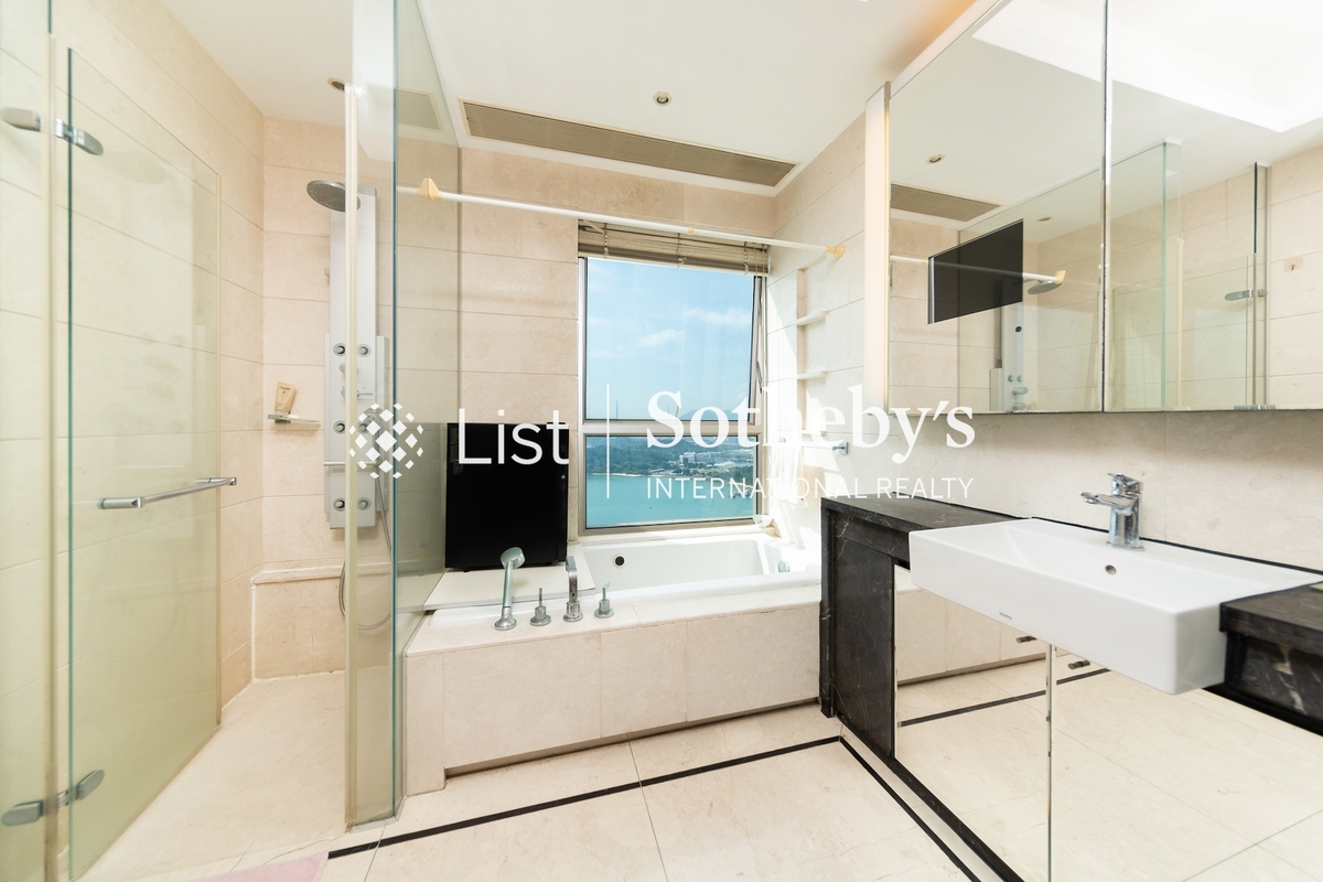 One Silversea 一号银海 | Master Bathroom