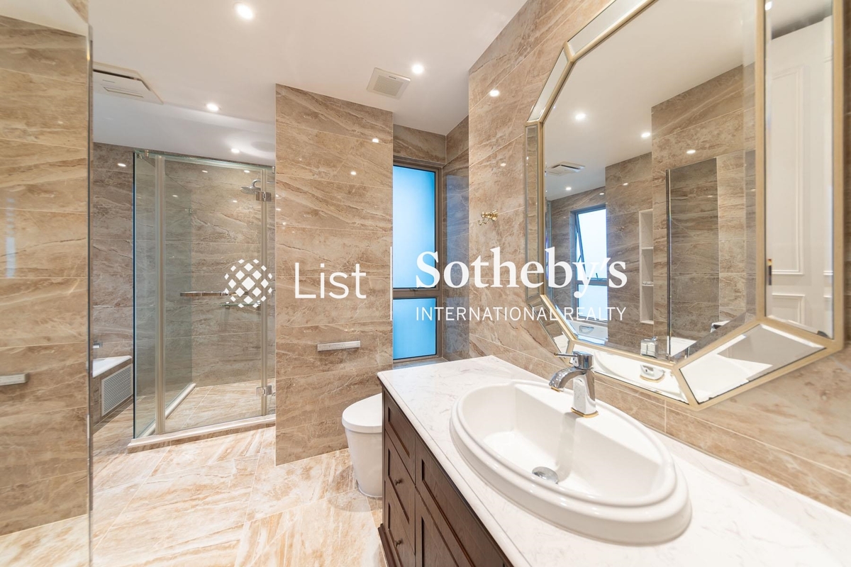 One Silversea 一號銀海 | Master Bathroom