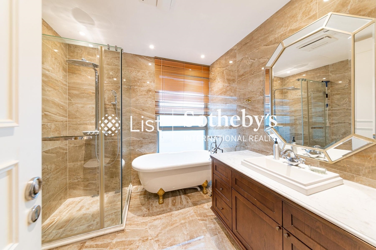 One Silversea 一號銀海 | Second En-suite Bathroom