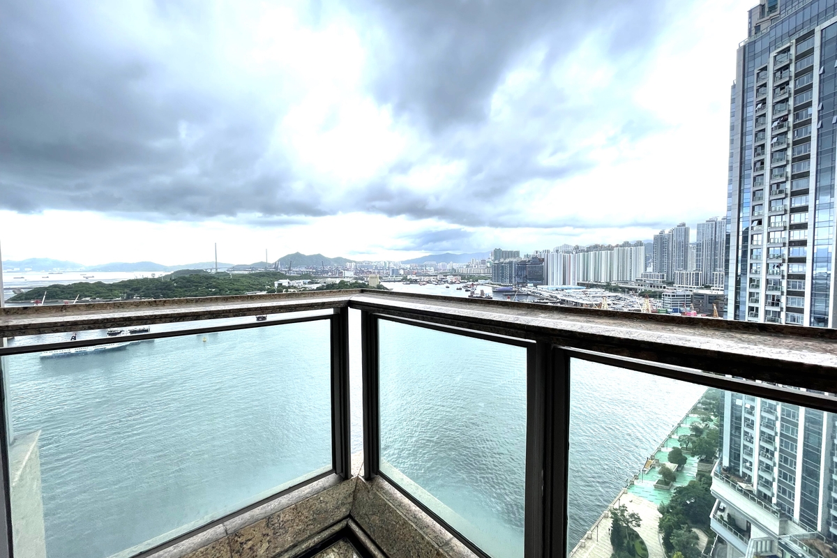 One Silversea 一號銀海 | Balcony off Living and Dining Room