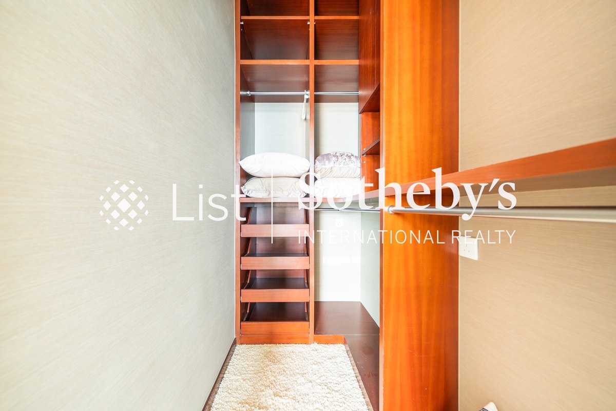 One Silversea 一號銀海 | Walk-in Closet in Master Bedroom 