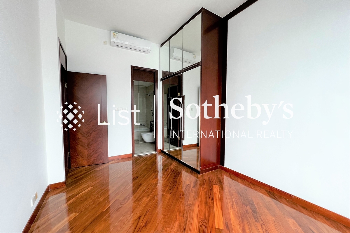 One Silversea 一號銀海 | Built-in Wardrobe in Master Bedroom 