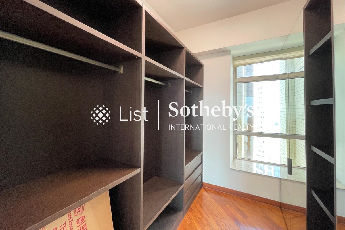One Silversea 一號銀海 | Walk-in Closet in Master Bedroom