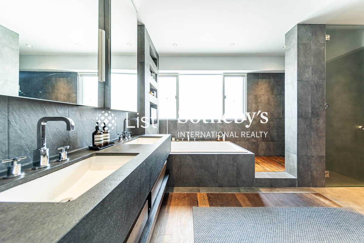 Bisney View 碧荔道47-49號 | Master Bathroom