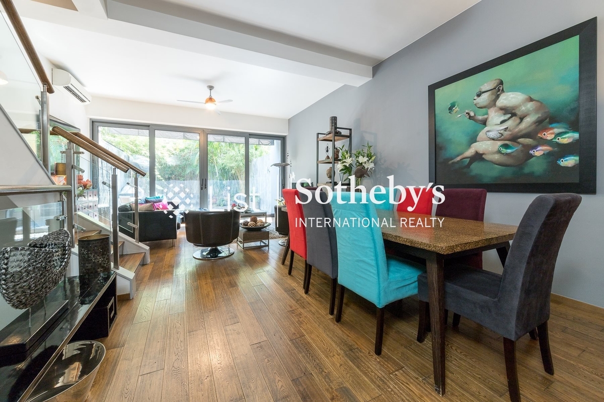 Bisney View 碧荔道47-49號 | Living and Dining Room