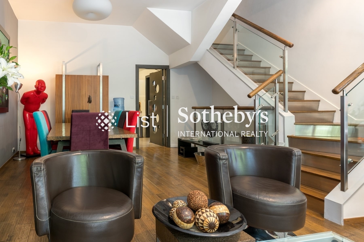 Bisney View 碧荔道47-49號 | Living and Dining Room