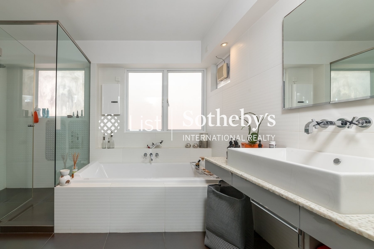 Bisney View 碧荔道47-49號 | Master Bathroom