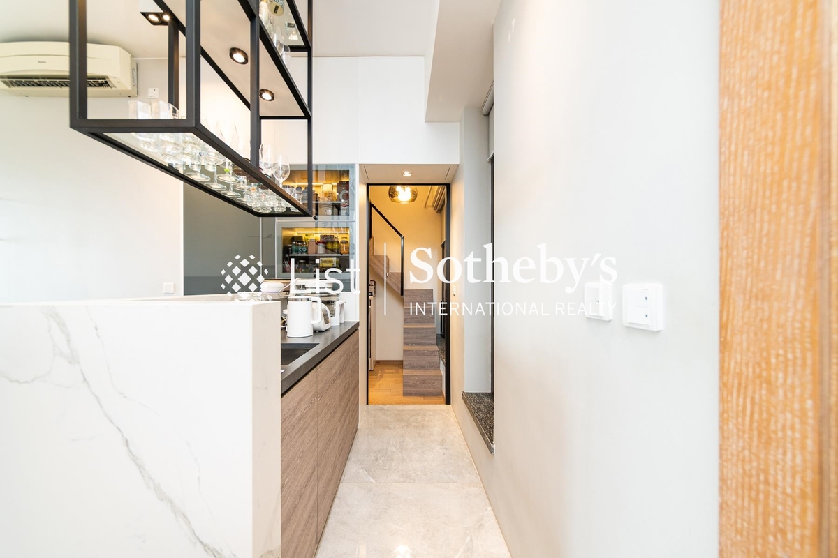 The Gloucester 尚匯 | Open Bar in Living and Dining Room