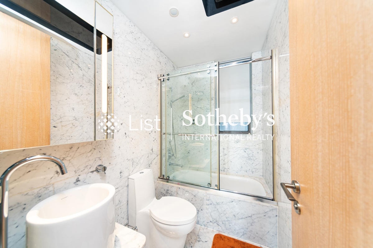 The Gloucester 尚匯 | Guest Bathroom