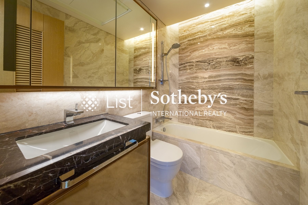 Grand Austin Grand Austin | Guest Bathroom