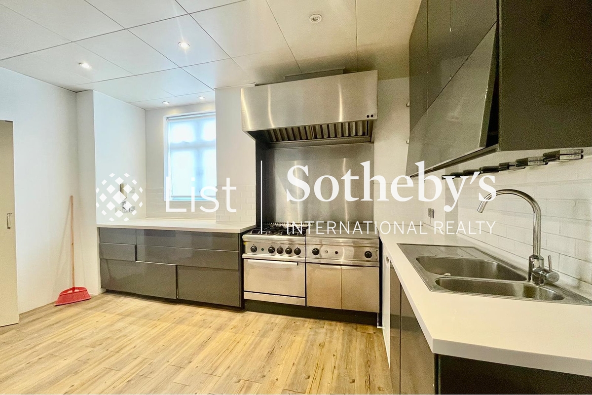 La Hacienda La Hacienda | Kitchen