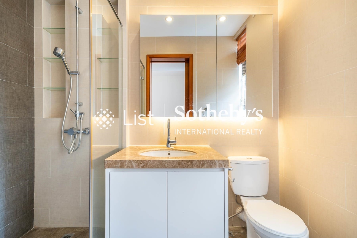 La Hacienda La Hacienda | Second En-suite Bathroom