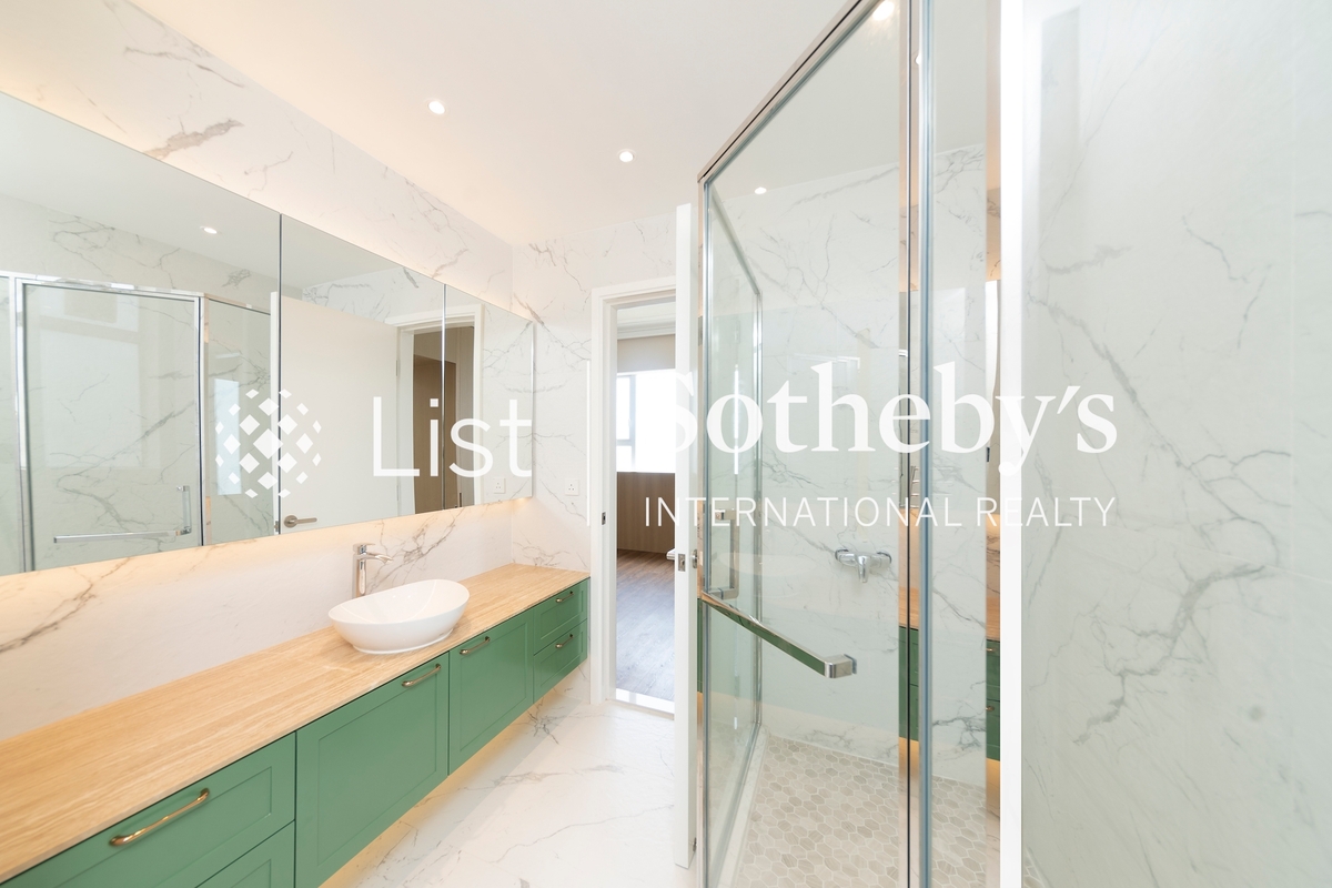 La Hacienda La Hacienda | Master Bathroom