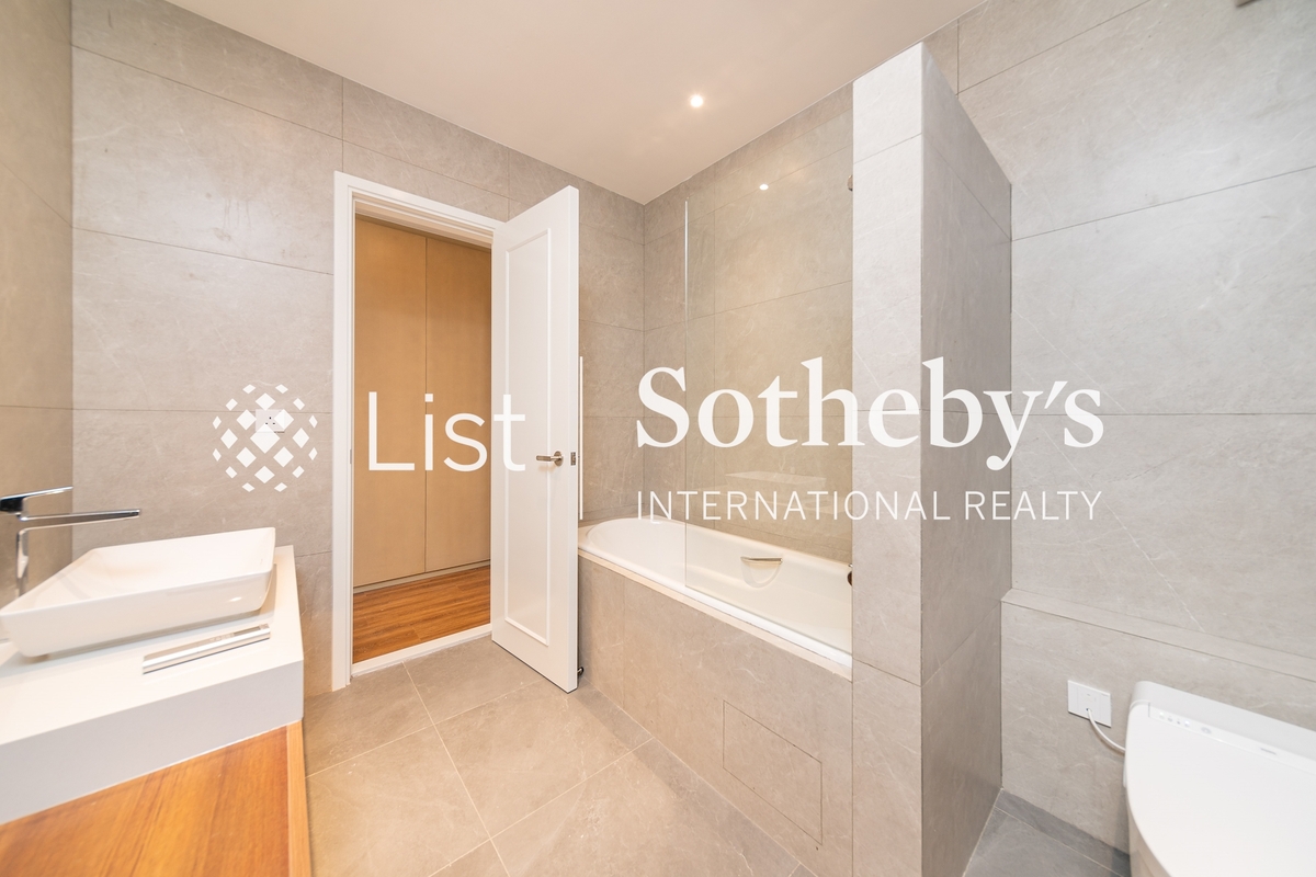 La Hacienda La Hacienda | Second En-suite Bathroom